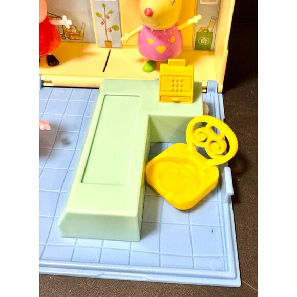 Peppa Pig Little Grocery Store Playset 3 figures & chair folds to close - Picture 3 of 5